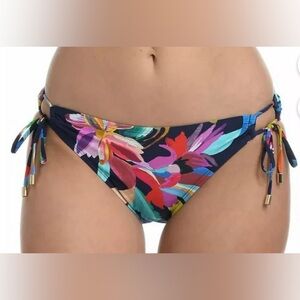 La Blanca Cheeky Swim bottoms. Size 8